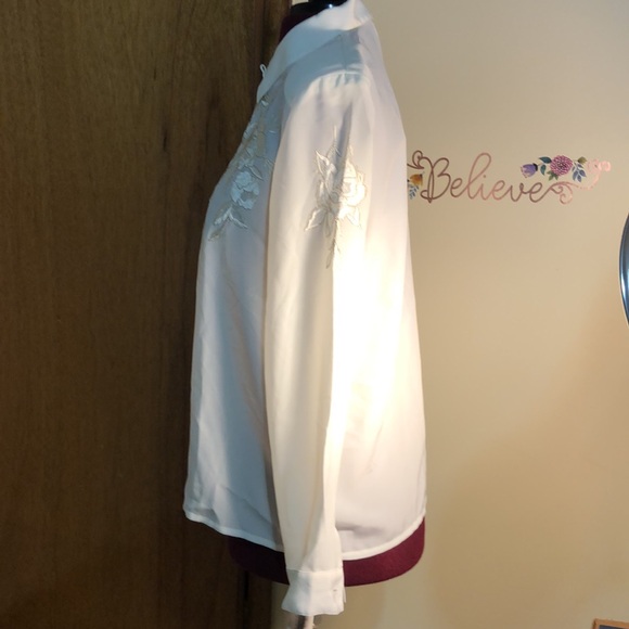Kathy Che, nwt, Ivory blouse with gold trim size 12 - Picture 6 of 10